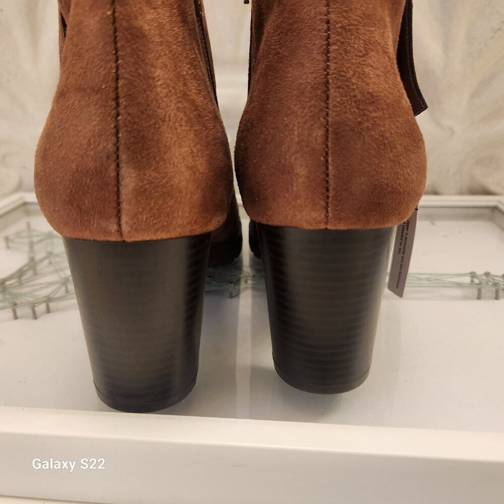Rialto "Glitz" Hazelnut/Suedette Booties. NIB. Size 9.5 - Picture 5 of 9